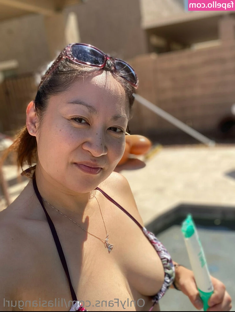 lilasiangurl - Feeling super naughty today😈😈