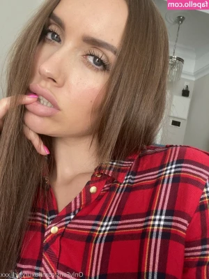 Kristina Sweet [ kristina-sweet ] - Imagina ir pra cozinha e deparar com … essa visão …🫣