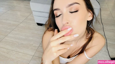 Kristina Sweet [ kristina-sweet ] - 35 slutty minutes with @zoecwest in this epic naughty try on haul!
