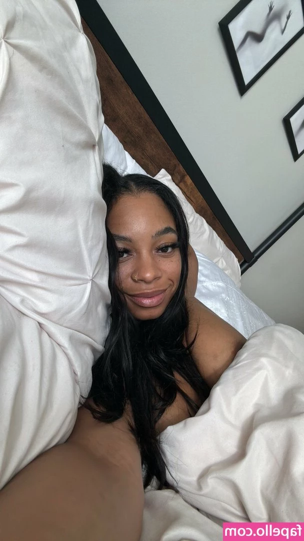 kalemlikesalem - I love playing with an asshole while I get deep throated.