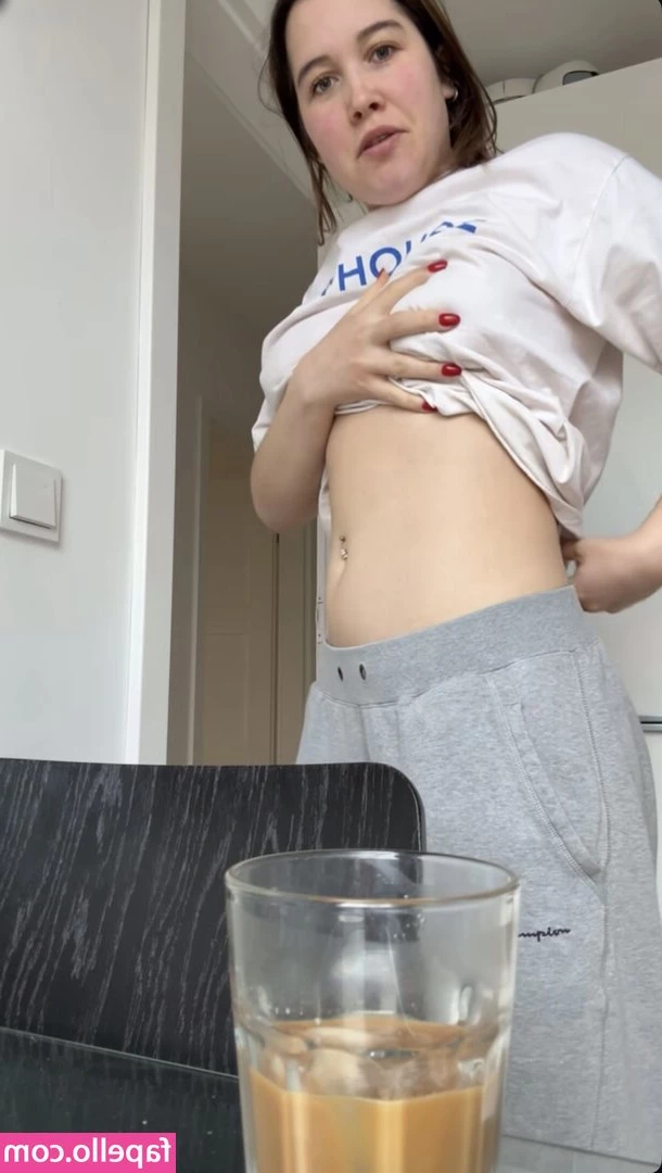 Frau Gretel [ frau-gretel ] - do you like watching me play with my hole  I think i need to stretch