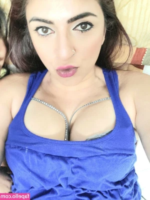 desi_babe [ desi-babe ] - She wanted me to oil her all up