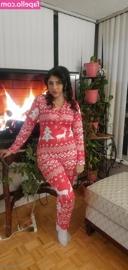 desi_babe [ desi-babe ] - Who thinks I should have fun with my dildo in the bath