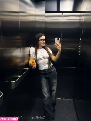 iris_babygirl [ iris-babygirl ] - I m horny today would you help me with this