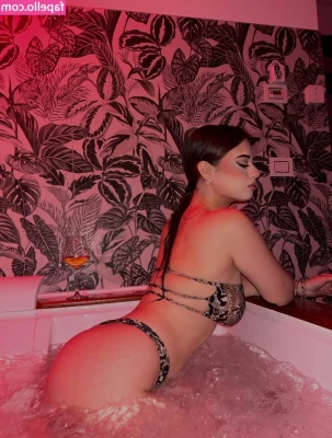 Daiana Ricciardi [ daiana-ricciardi ] - Which hole is your goal