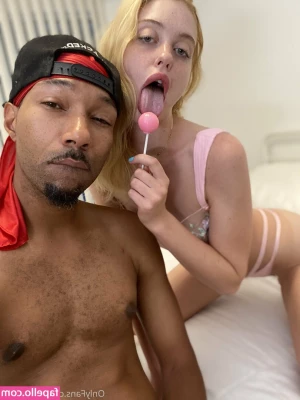 mrscottyp - Some tittie selfies while at work  send a  tip  based on your liking