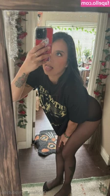 poutybb - Ever see an angel fuck herself? Want to? 😇😈