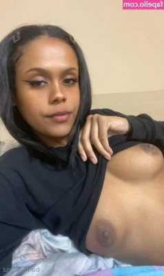 bunnyboosz - Hola  soy Roma   una chica latina caliente y traviesa   con ganas de
