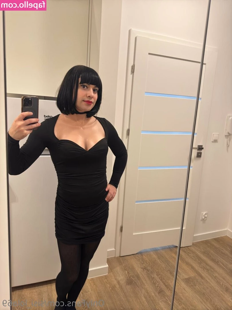 sisi_lola69 [ sisi-lola69 ] - Finally put this cock to work