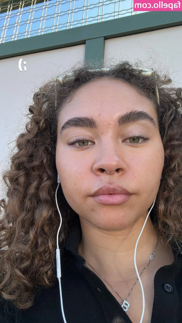 Bailey Bass [ bailey-bass ] - Mmmmm LIKE if ur loving my booty cheeks hehe 🥰💋❤️