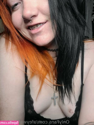 vixen.kitten-free [ vixen-kitten-free ] - Tits so big you can fit anything in between them