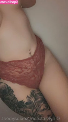 sexibaybee1 - Twerking is more fun with a toy ;)