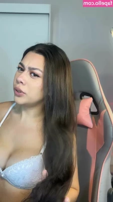 Julia_alvarengaa [ julia-alvarengaa ] - Such a pretty little pussy