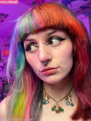 Tweetney [ tweetney-5 ] - I love playing with my tits and chatting with you live. I love