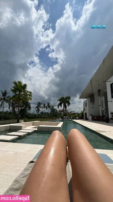 Zoe Kaeppele [ zoe-kaeppele ] - Hey babes  OnlyFans isn t workibon my end right now  it won t let me