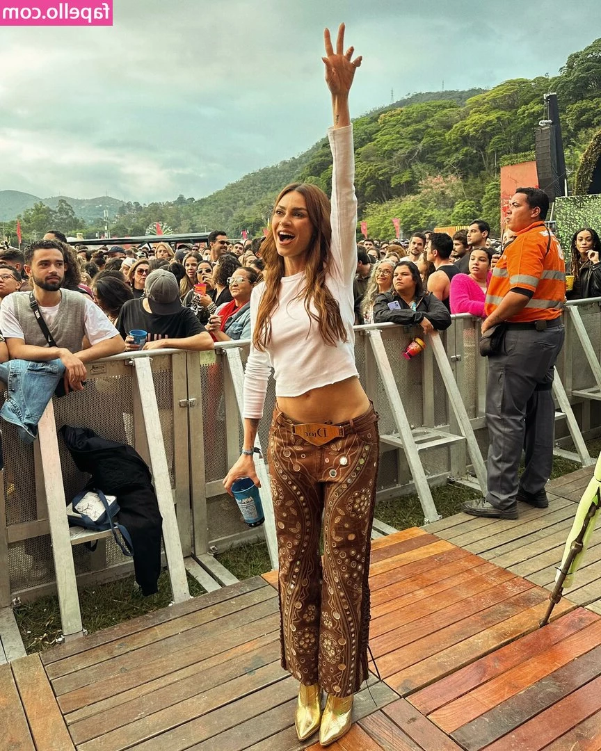Thaila Ayala [ thaila-ayala ] - Happy Tuesday everyone