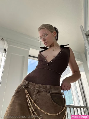 booogierae - As you can see, my microscopic clit is incredibly small and