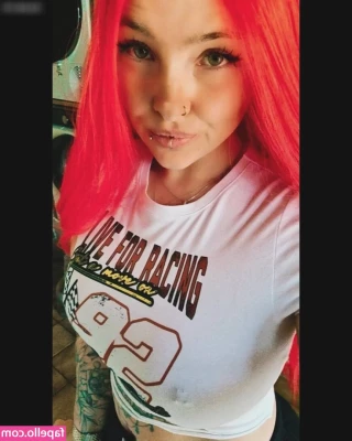 Flashinaa - Her @blondywest mouth and pussy is soaking wet and hot for your cock.