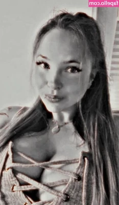 Flashinaa - On your knees and kiss it.