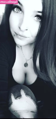 Flashinaa - Did you know I pole dance  Would you like to see some of that