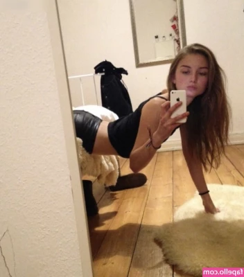Julia Wulf [ julia-wulf ] - Panty flashing   pulling them to the side just for you   Also part 1