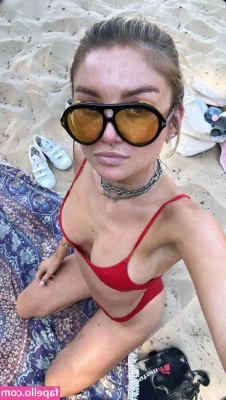 Julia Wulf [ julia-wulf ] - Who wants to see me strip this bikini off then