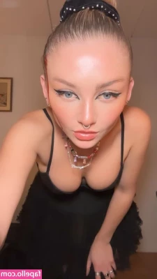 Julia Wulf [ julia-wulf ] - Hey babe, are you doing something naughty?😏