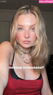 Julia Wulf [ julia-wulf ] - Who likes thick pussy and naked twerking  Happy Humpday