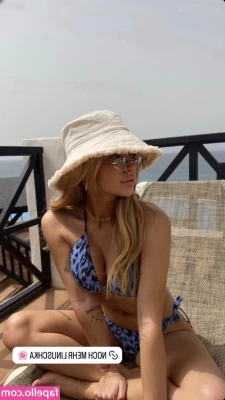 linuschka - 🧞‍♂️"How dare you. All of you. Standing around deciding my