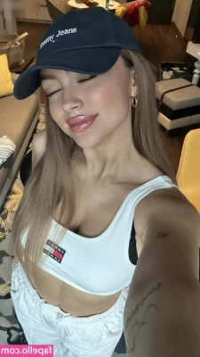 linuschka - Thought I d take some new photos for my fans    Likes  comments and