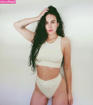 Rumer Willis [ rumer-willis ] - I m back and I m bored  wanna have chat