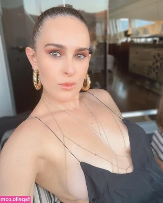 Rumer Willis [ rumer-willis ] - Oops it’s been a whole week… 😬🤪 Happy hump day again, my
