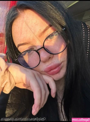 mia.pisamia [ mia-pisamia ] - Sunshine girl ☀️🕶 wait till you see this shiny cock tho babe