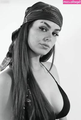 anna.gazanis [ anna-gazanis ] - I have a question for you folks  Currently  my OnlyFans is a mix of