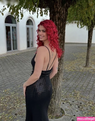 anna.gazanis [ anna-gazanis ] - Would you guys be interested in pay per view nudes in your unbox?