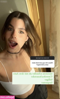 anna.gazanis [ anna-gazanis ] - Right now I m thinking about having a little fun with my ass  do you