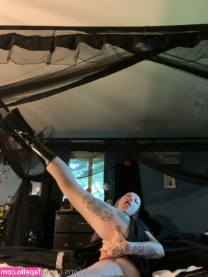 taydertoxic - 🏈 Who’s going to win? 🏈  💰You better Tip your Queen