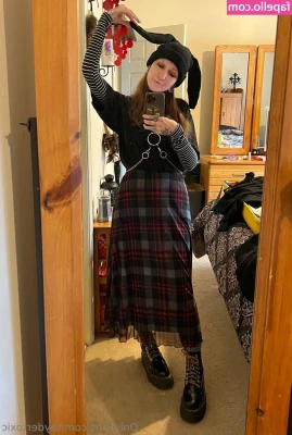 taydertoxic - Hmm what to upload this evening...  What brutal humiliation will I
