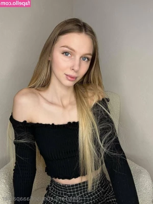 sofiaaaparker - When you can’t get fucked... you take matters into your own hands.