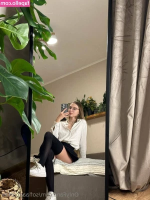 sofiaaaparker - Valentines Day Is My Favorite Cum See Why ❤️🍫🌹❤️