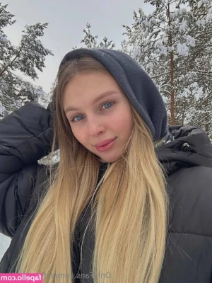 sofiaaaparker - Wanna join me in bed