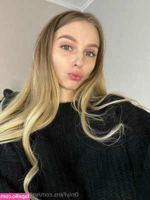 sofiaaaparker - my dms are broken again :( anytime i try to send anything it just
