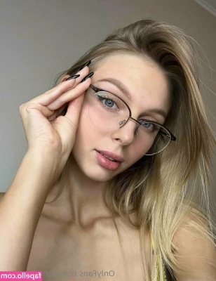 sofiaaaparker - come warm me up in the DMs 🔥🔥🔥