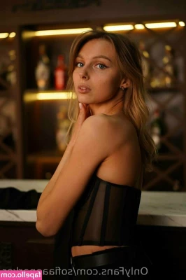 sofiaaaparker - Let me sit on your face... just like this.