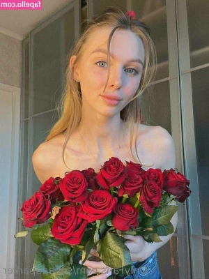 sofiaaaparker - Hey Lovers, I sent You My Latest Videos to Your DMs