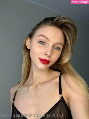 sofiaaaparker - What do you think of my titties ? And these big blue eyes?💙 fuck