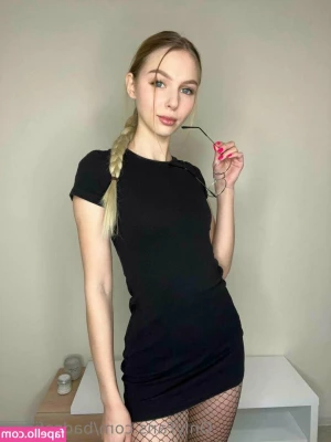 sofiaaaparker - I am officially 2 horny 2 function this week. I hope y’all are
