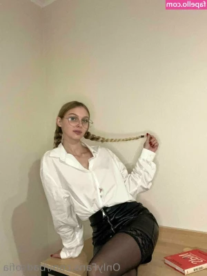 sofiaaaparker - Let me make this very clear! If you are RUDE, DISRESPECTFUL OR