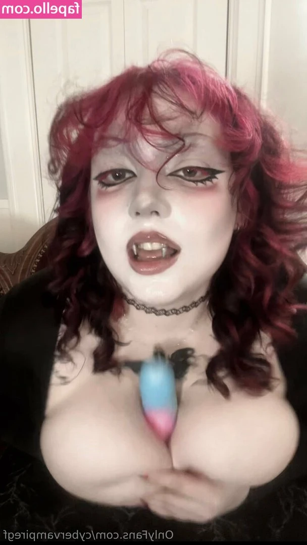 cybervampiregf - Bubble butt 🍑🧡