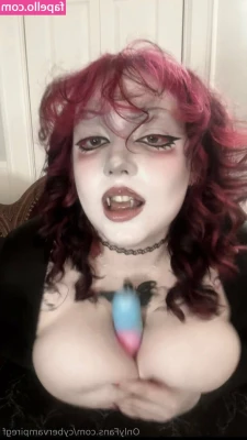 cybervampiregf - Bubble butt 🍑🧡